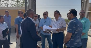 محافظ قنا يتفقد الحملة الميكانيكية والترعة المغطاة بنقادة