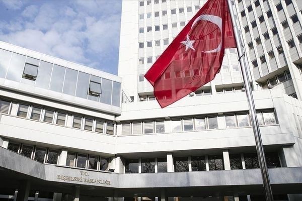 الخارجية التركية تستدعي السفير الإيراني اعتراضاً على دخول صاروخ أجواءها