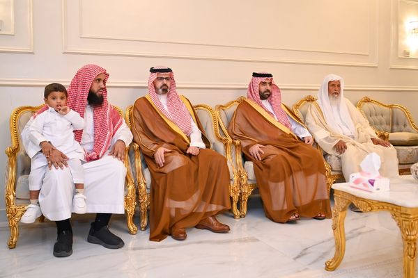 أمير جازان ونائبه يقدمان واجب العزاء للنجمي في وفاة ثلاثة من أبنائه