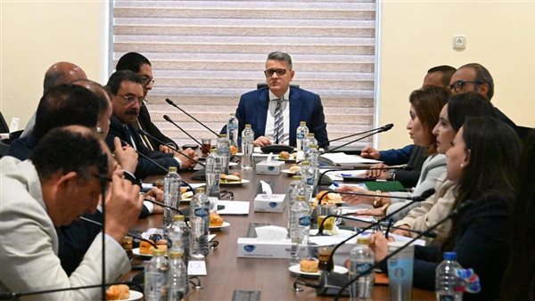 حقوق الإنسان بـ«النواب» تبحث مع رؤساء الجامعات آليات بناء جيل واع وتطوير المناهج الدراسية