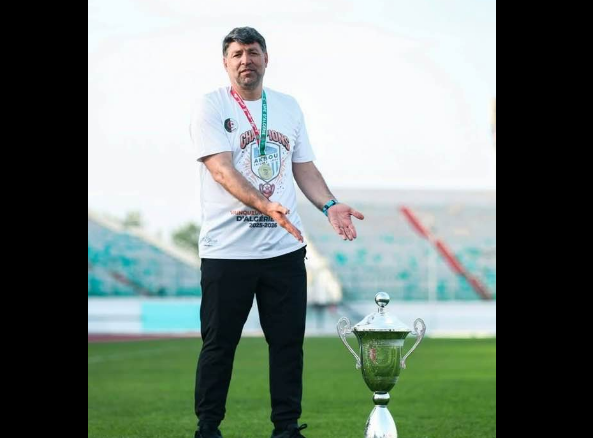 ميخازني: "فخور بتتويجي رفقة أولمبيك أقبو بكأس الجزائر للشباب"