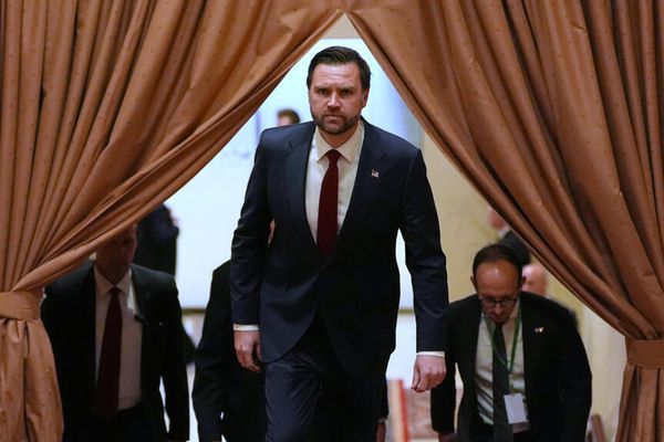 نائب الرئيس الأميركي: المناقشات مع إيران حول ملفها النووي ستبدأ قريبًا