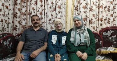 تحلم بتدريس أصول الدين وزيارة بيت الله الحرام.. اليوم السابع فى منزل مريم الثانية على الإعدادية الأزهرية مكفوفين بالغربية.. مريضة غسيل كلوى وتنظم وقتها بين العلاج والمذاكرة.. والدها: رزقني الله بـ4 بن