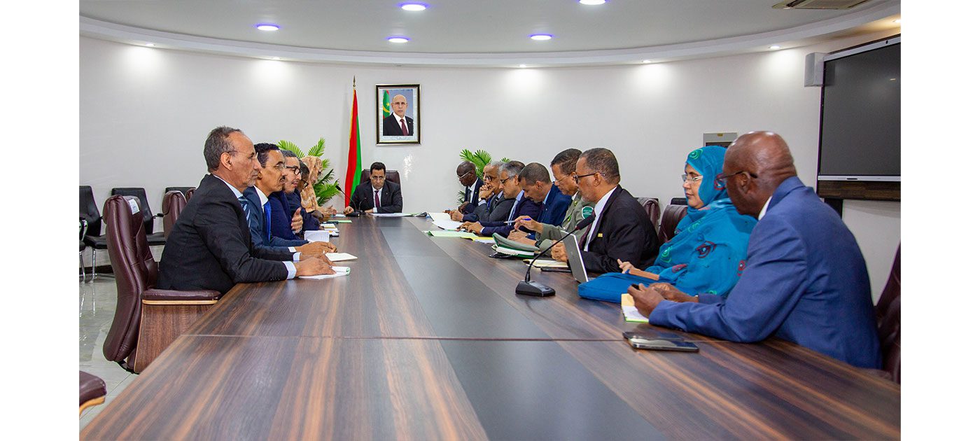 الوزير الأول يترأس لجنة وزارية لمتابعة تموين السوق بالمواد الأساسية