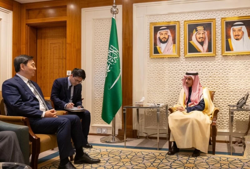 وزير الخارجية يستقبل مبعوث الحكومة الصينية الخاص للشرق الأوسط