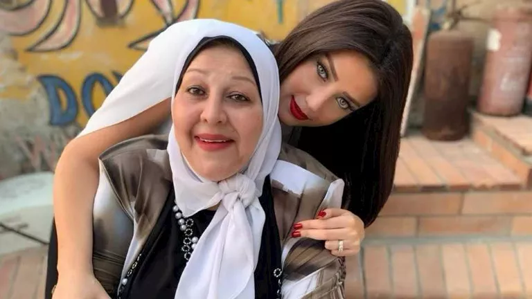 رضوى الشربيني تحيي ذكرى والدتها بصور مؤثرة على فيسبوك