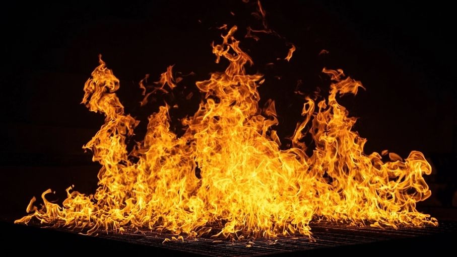 حريق داخل مصنع في مدينة الحسن الصناعية بإربد...