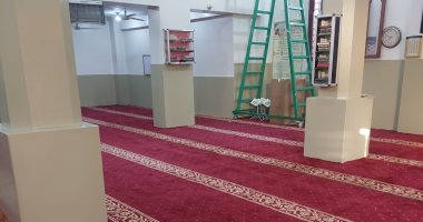 قبل عيد الأضحى.. إدارة أوقاف الطود تنفذ فرش مسجد الرحمن بالطود البلد