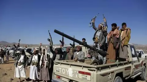 قبائل الجوف تحتشد ضد الحوثيين بعد اختطاف شيخ قبلي وتصعيد ميداني ينذر بالمواجهة