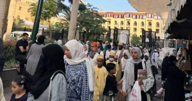 بالونات وألعاب وفرحة فى محيط الحسين.. أجواء احتفالية تزين عيد الأضحى 2026