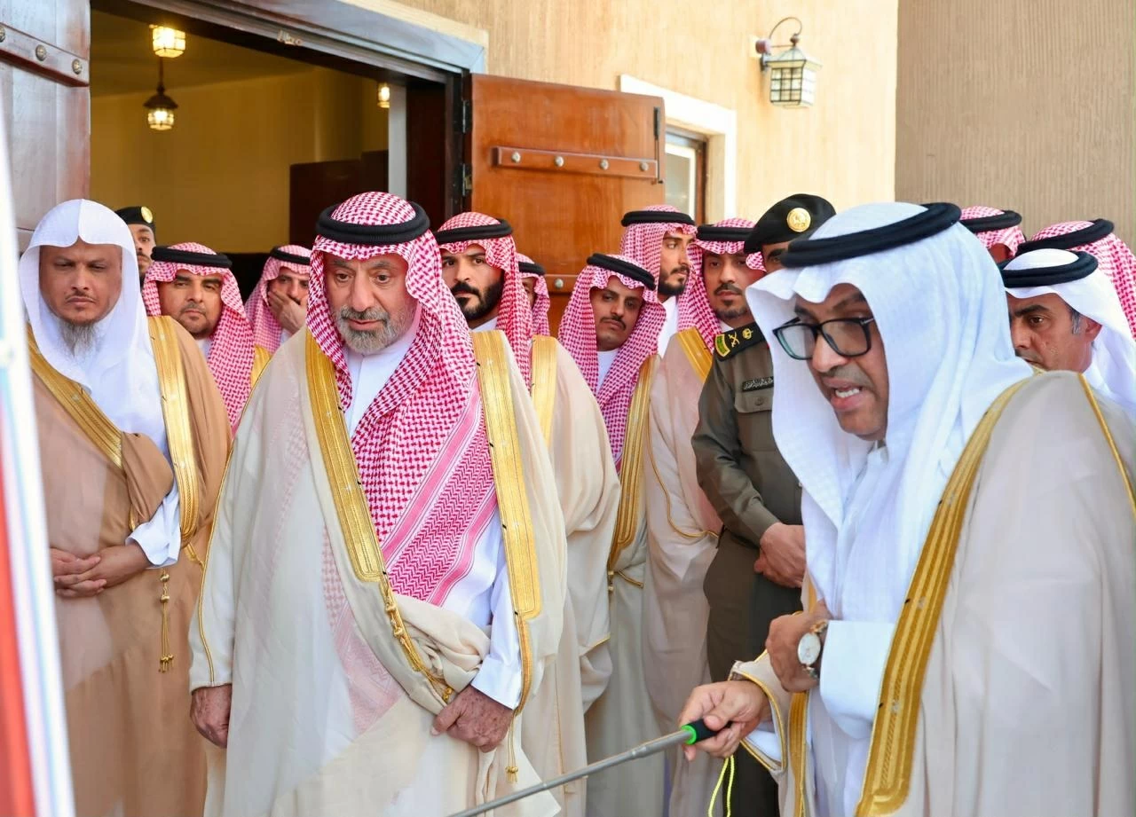 أمير نجران يقف على مشاريع تطوير المنطقة التاريخية بحي أبا السعود