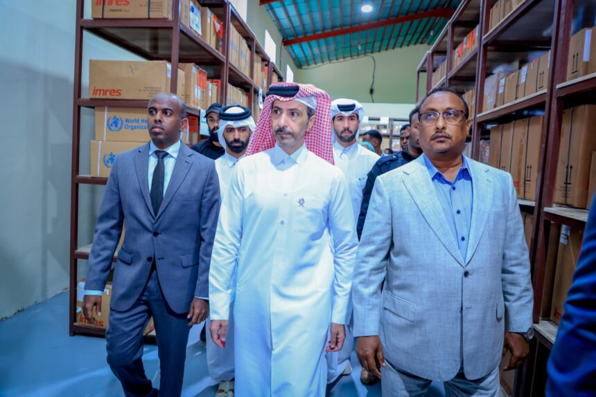 محافظ بنادر يفتتح مستودع الأدوية