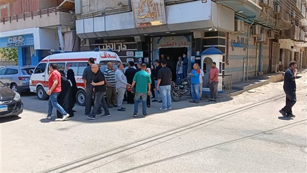 خروج جثمان والدة الفنان أحمد حلمي من المستشفى إلى مسجد ناصر بمدينة بنها