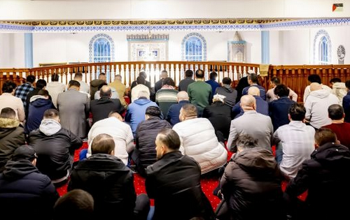 مسجد بهولندا يشترط دفع اشتراك لدخول المصلين في رمضان ويثير الجدل