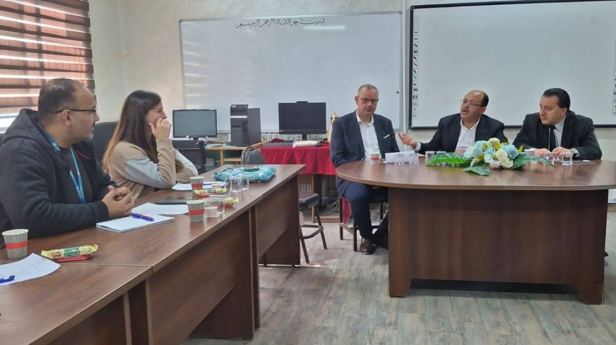 بحث تطوير التعليم بمدارس مخيمات الأزرق