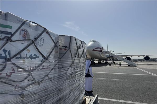 مطار العريش يستقبل طائرة إماراتية تحمل 100 طن مواد غذائية لدعم الشعب الفلسطيني