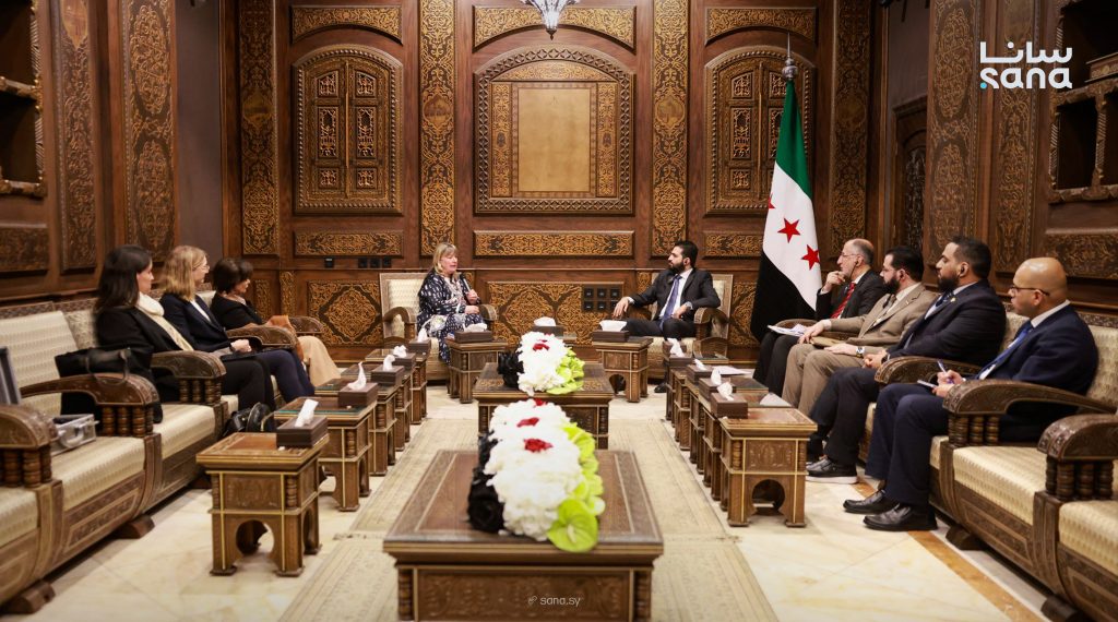 وزير الداخلية يبحث مع لجنة التحقيق الدولية لحقوق الإنسان آليات التعاون المشترك