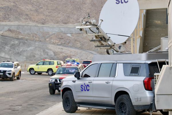مجموعة stc تشارك جهود قوات الدفاع المدني بالحج في الفرضية المقامة بمشعر منى استعداداً لموسم الحج