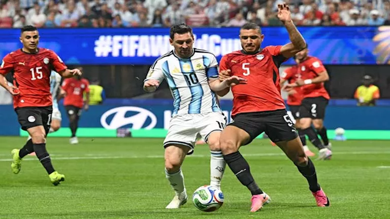 خبير تحكيمي: تقنية VAR لم تنصف مصر أمام الأرجنتين في كأس العالم