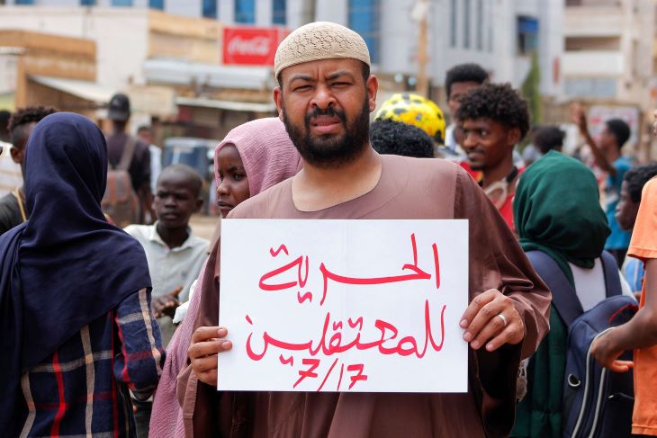 اتهامات لقوات “الدعم السريع” بابتزاز المعتقلين مالياً للإفراج عنهم