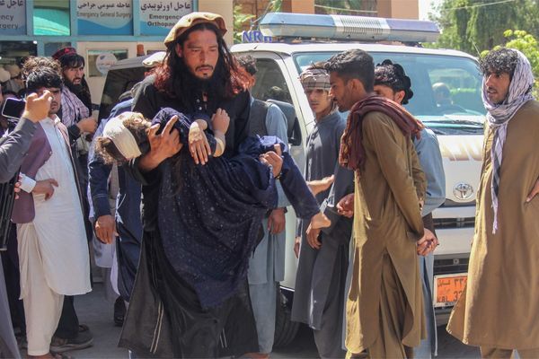 مصرع 18 شخصاً وإصابة 29 آخرين في حادث سير شرقي أفغانستان