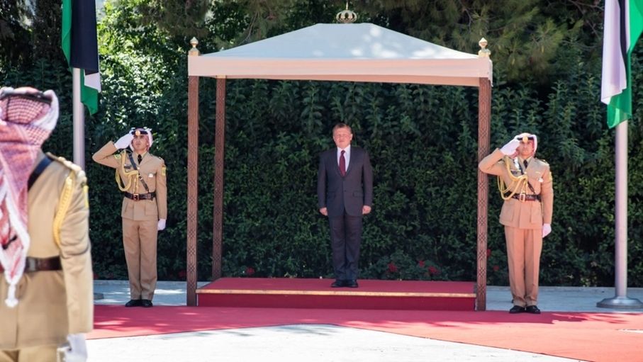 الملك وولي العهد يستقبلان رئيس الوزراء اليوناني