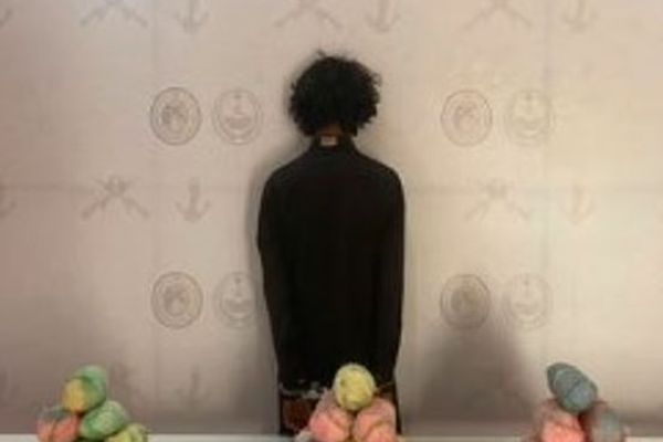 القبض على مقيم يمني لتهريبه 10 كجم من الحشيش بعسير