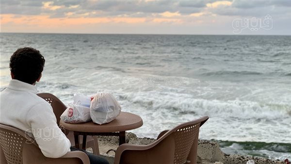 الإسكندرية، رمضان بلا بهرجة والكورنيش مسرح مفتوح قبل الأذان ( فيديو وصور )