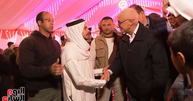 محافظ شمال سيناء يشارك قبيلة التياها الإفطار الجماعي بوسط سيناء
