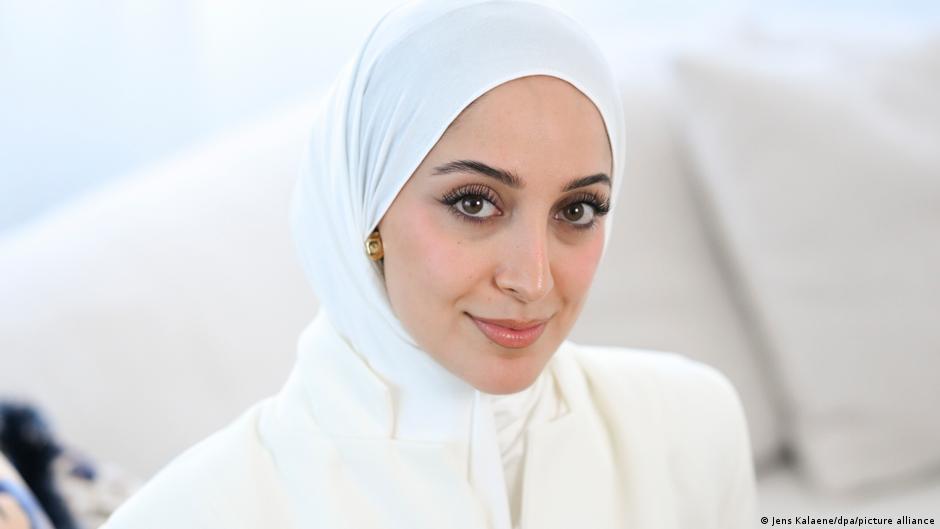 شابة ألمانية محجبة تكسب "معركتها" ضد حزب البديل