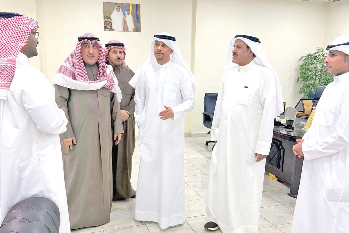 وزير الشباب يتفقد نادي الصليبيخات ويؤكد دعمه لتطوير العمل الرياضي