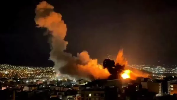 قصف مقر التلفزيون الإيراني في سنندج مركز محافظة كردستان