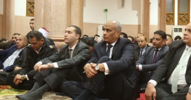 محافظ كفر الشيخ يشهد الاحتفال بليلة القدر ويؤدي صلاة العشاء والتراويح