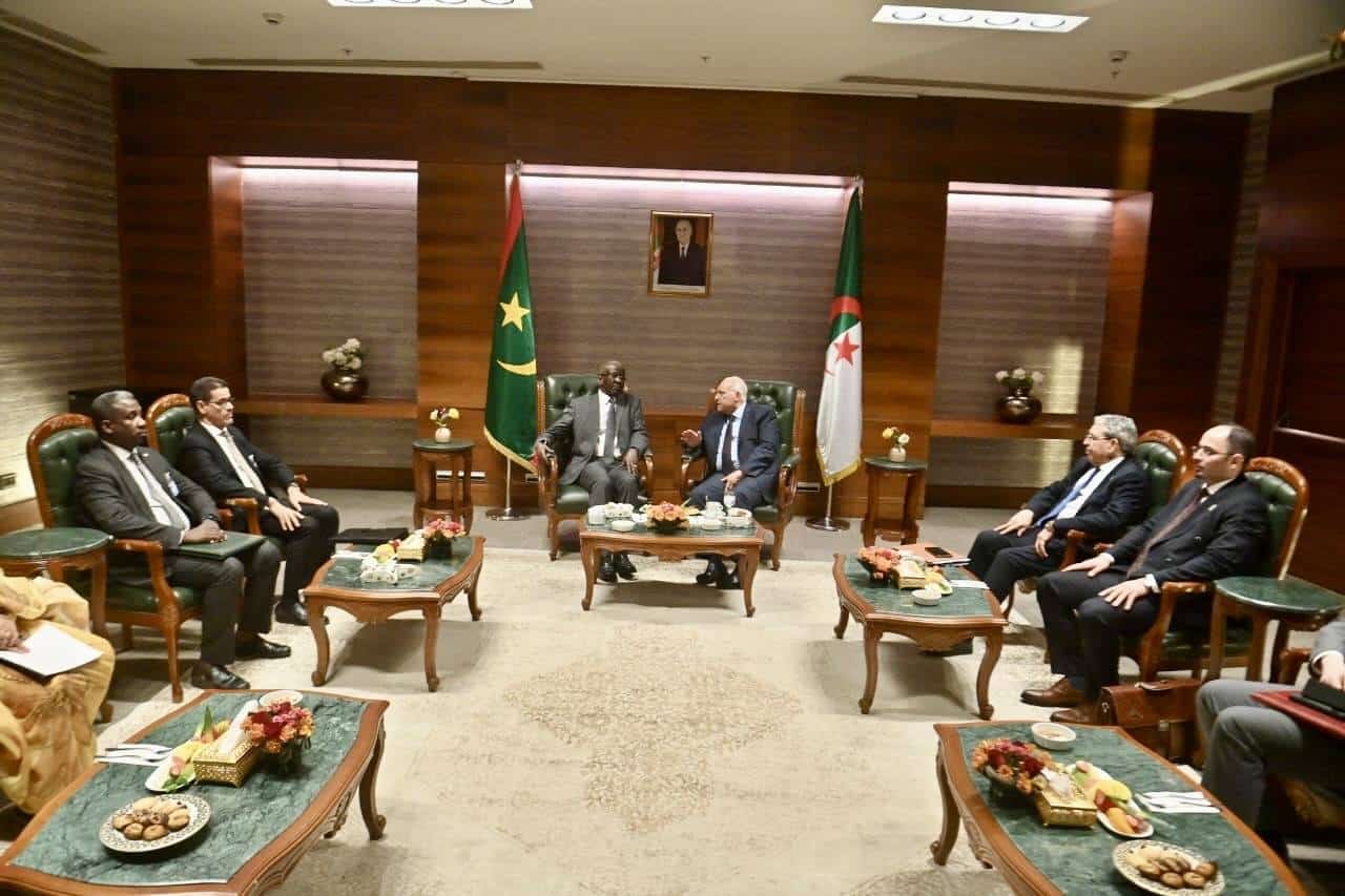 عطاف يبحث مع نظيره الموريتاني قضايا إقليمية ودولية