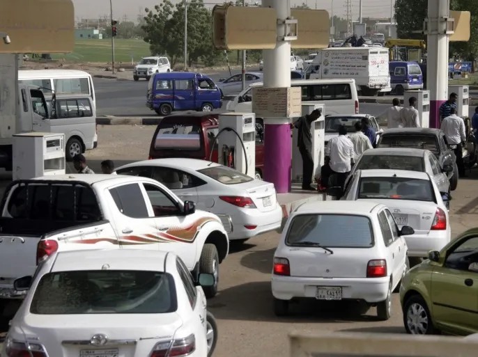 الوقود والمحروقات من قبضة تجار الحرب إلى قادتها