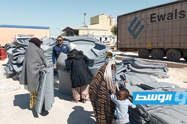 توزيع مساعدات على مهاجرين في بنغازي ودرنة
