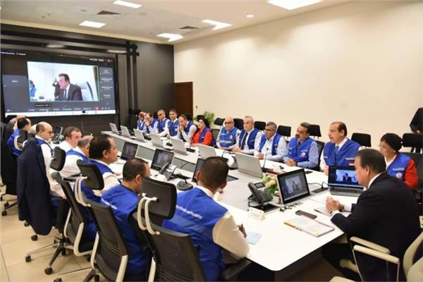 خدمة آمنة وسريعة.. وزير الصحة يتابع خطة التأمين الطبي لعيد الفطر
