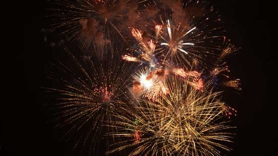 صواريخ رمضان تشعل مشاجرة وتسقط ٥ مصابين في الصف