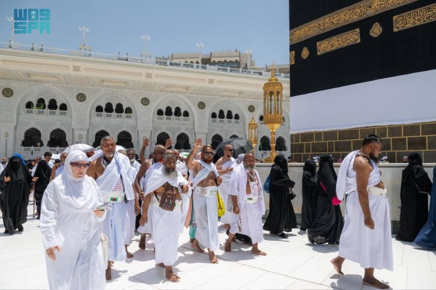 طلائع الحجاج يصلون إلى البيت العتيق استعداداً لأداء النسك