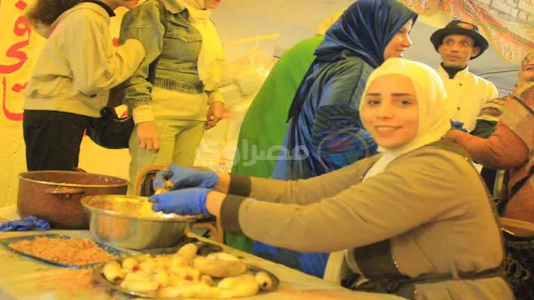 "محشي وأرز".. عدسة مصراوي ترصد استعدادات مطبخ المطرية لإقامة حفل إفطار