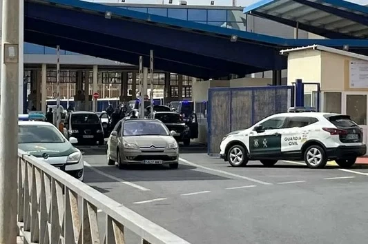 فضيحة دبلوماسية.. إسبانيا تضبط سيارة سفارة جنوب أفريقيا متورطة بالتهريب من المغرب