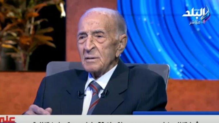 بناء جيل من الإعلام المصري.. مصطفى بكري يرثي فهمي عمر بكلمات مؤثرة