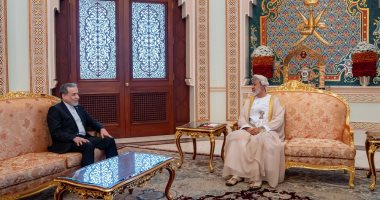 سلطان عُمان يستقبل وزير الخارجية الإيرانى لبحث سبل إنهاء الحرب