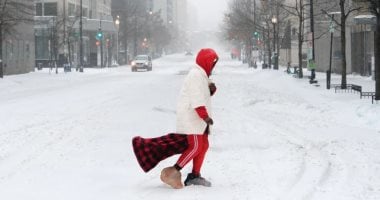 نيلز تبتلع مدن أوروبا.. خروج قطار عن مساره بسويسرا وفرنسا تعلن الطوارئ