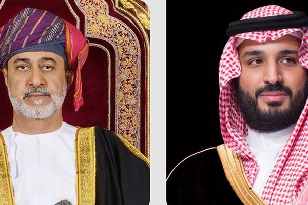 ولي العهد يُعزي سلطان عُمان في وفاة فهد بن محمود آل سعيد