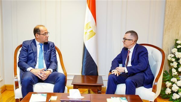 وزيرا التخطيط والمالية يبحثان مع وفد البنك الدولي آليات تمويل البنية التحتية