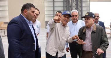 الفريق أسامة ربيع يتفقد أعمال بناء قاطرات"عزم"ويتابع معدلات بناء سفن الصيد