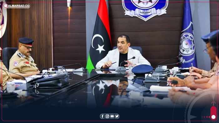 أبوزريبة يبحث تنظيم الترقيات الاستثنائية وجباية الإيرادات بالداخلية