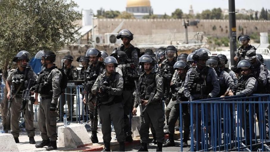 الاحتلال يحول القدس لثكنة عسكرية ويعرقل دخول كنيسة القيامة