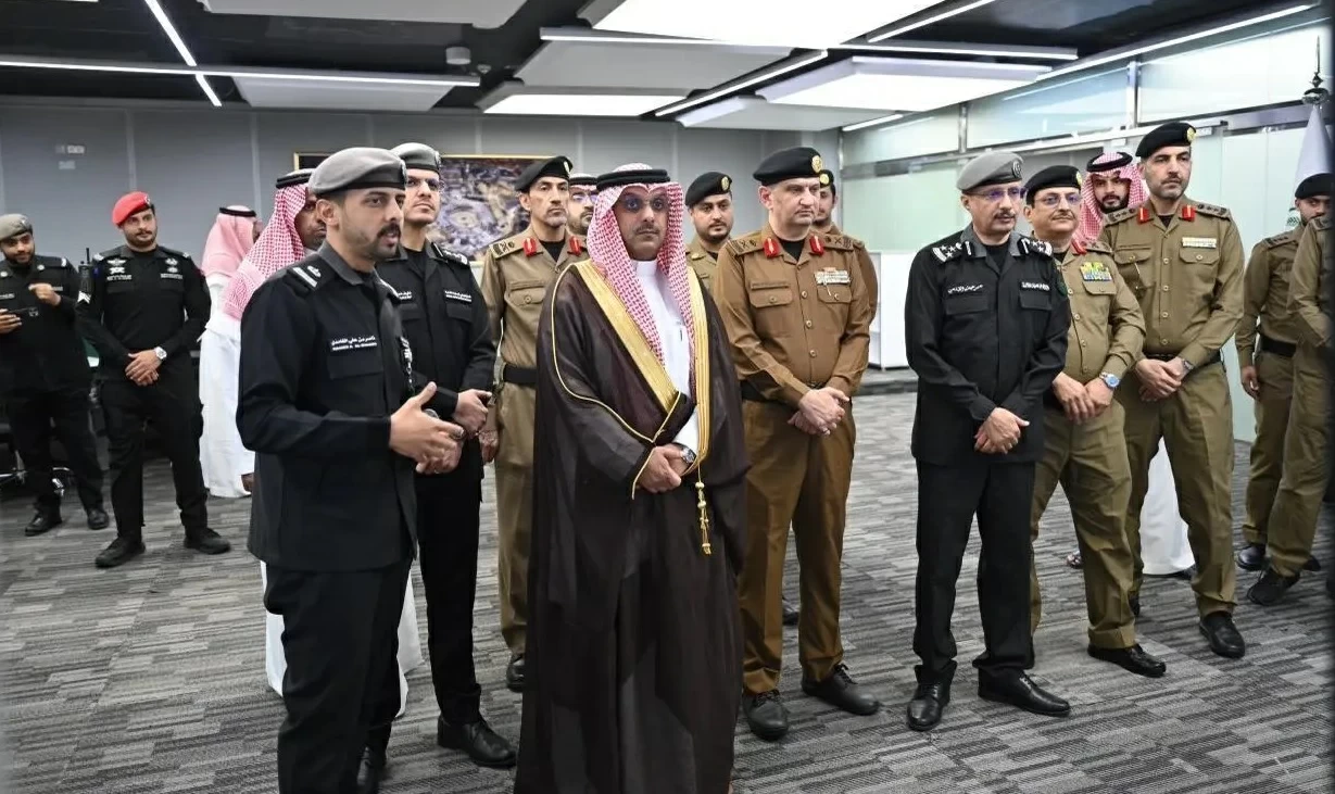وكيل وزارة الداخلية للقدرات الأمنية يزور مركز العمليات الأمنية الموحدة (911) بمنطقة مكة المكرمة